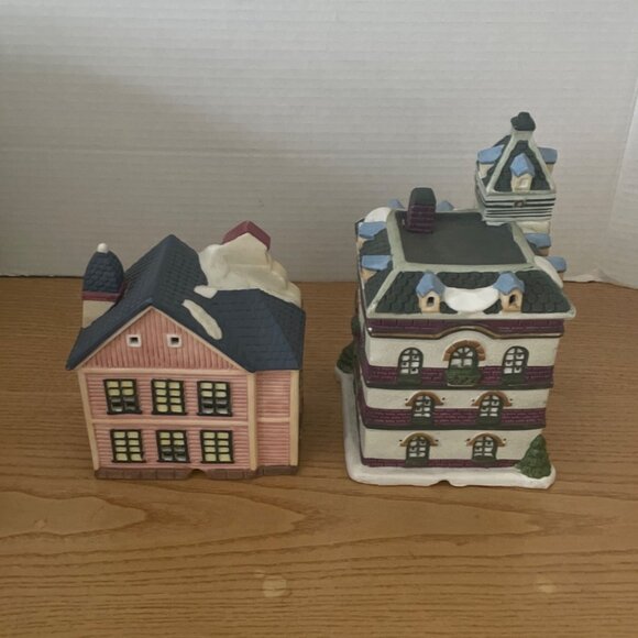 Grandeur Noel Snow Flake Village Hotel and Jeweler Christmas Hand Painted 1994 - Picture 4 of 14